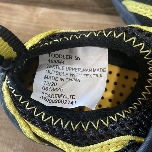 $1 Toddler Water Shoes - Picture 3 of 3